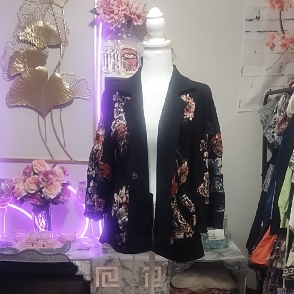 Moulinette Soeurs Black Floral Blazer